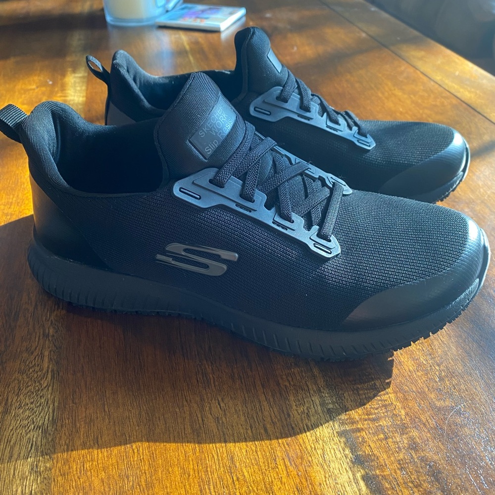 Women’s Skechers work shoes slip resistant size 8
